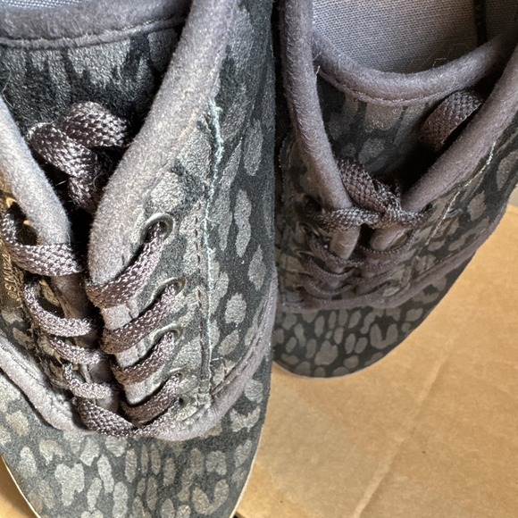 Vans Suede Leather Skateboard Sneakers Shoes Womens 9 Low Top Black Animal Print - Picture 7 of 16